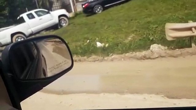 Moradores en el Higüero denuncian daños provocados por camiones del vertedero Duquesa