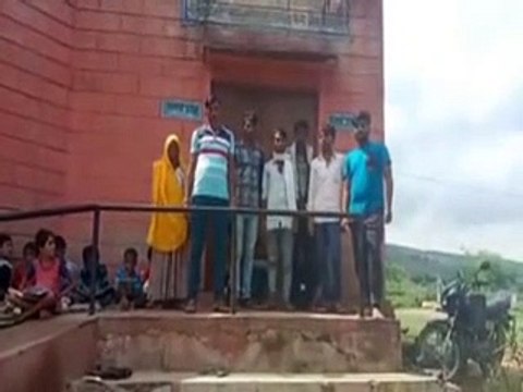 Bundi villagers protested: समय पर नही खुला विद्यालय, सरपंच व ग्रामीणों ने जताया विरोध-video