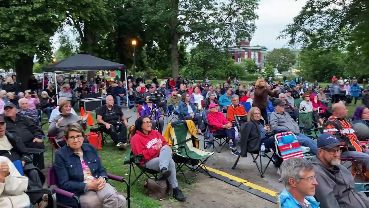 Rockology réchauffe la foule des Mardis en Musique