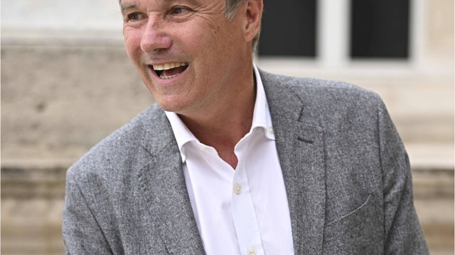 GALA VIDÉO - Nicolas Dupont-Aignan : sa femme, sa vie politique, Marine Le Pen… le député se confie