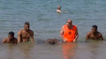 Curso gratuito para que los inmigrantes que llegan a Tenerife aprendan a nadar