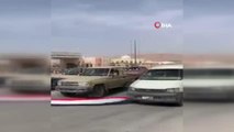 Yemen'de BAE milisleri Yemen bayrağının araçlarla üzerinden geçti