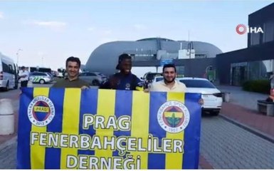 Fenerbahçe Çekya'da çiçeklerle karşılandı