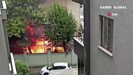 İstanbul'un Küçükçekmece ilçesinde oyun oynayan çocuklar parkı yaktı
