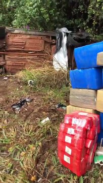 Perseguição policial na PR-323 termina com motorista capotando carro lotado de maconha