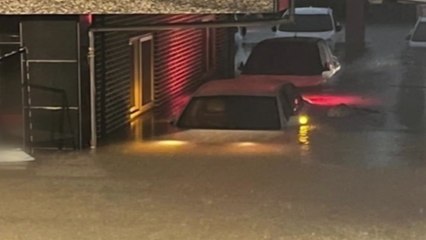 폭우로 충북 청주 주택가 물에 참겨...차량도 침수 (제보영상) / YTN