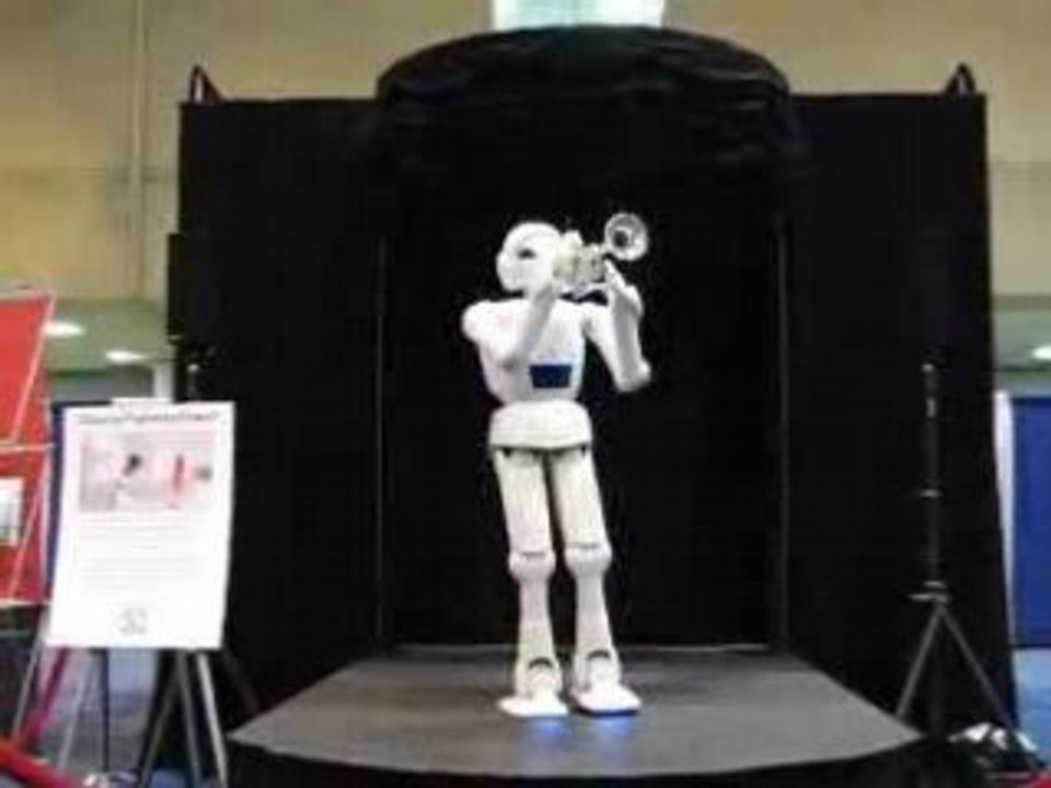 Robot de toyota qui joue de la trompette