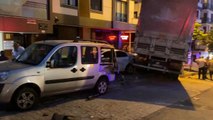 Ümraniye'de freni boşalan kamyon 4 araca daldı