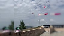 Yamaç paraşütü yaparken yere çakılarak hayatını kaybeden okul müdürünün son anları kamerada