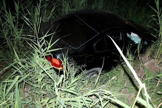 Adana gündem haberleri: ADANA'DA OTOMOBİL ŞARAMPOLE DEVRİLDİ: 2 YARALI