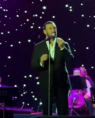 مقطع فيديو عفوي لـ كاظم الساهر يجتاح السوشيال ميديا