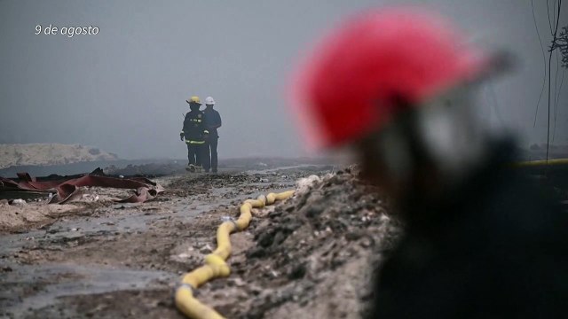 Bomberos declaran controlado el incendio de tanques de petróleo en Cuba