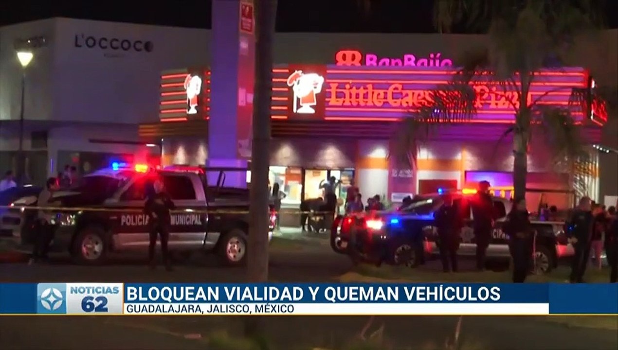 Bloquean Vialidad Y Queman Vehículos