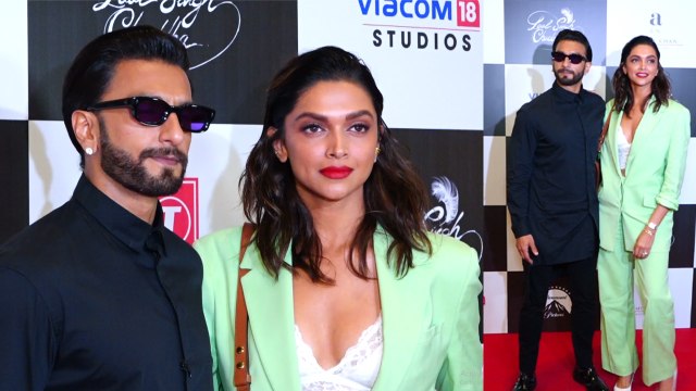 Deepika Padukone- Ranveer Singh ने Family के साथ मारी Glamorous Entry | Lal Singh Chaddha Screening