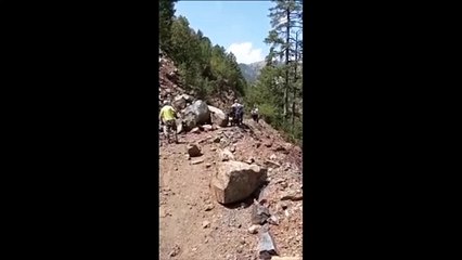 Antalya'da korkunç kaza! Motosiklet sürücüsünün uçurumdan uçtuğu an kamerada