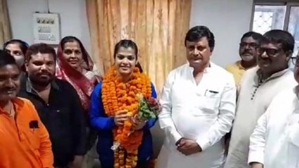 अंतर्राष्ट्रीय वुशू स्मार्थ में गोल्ड जीतकर घर लौटी गीतांजलि त्रिपाठी का हुआ भव्य स्वागत