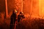 Incendie en Gironde : les pompiers au plus près du brasier