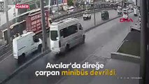 Avcılarda direğe çarparak devrilen minibüs kamerada