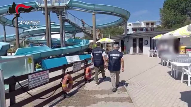 Blitz dei Nas nei parchi acquatici, chiusi 10 abusivi e contaminati