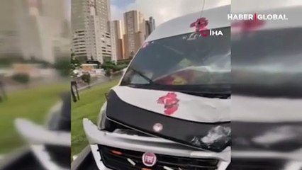 E-5 bağlantı yolunda zincirleme kaza anı kameraya böyle yansıdı