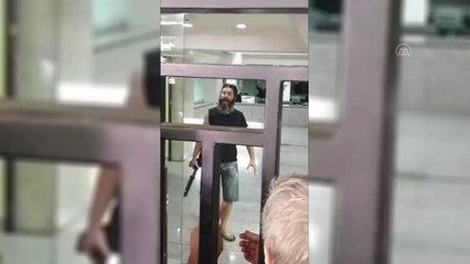 Son dakika haberleri! Lübnan'da silahlı bir kişi "hesabındaki parayı çekemediği" gerekçesiyle çalışanları rehin ald