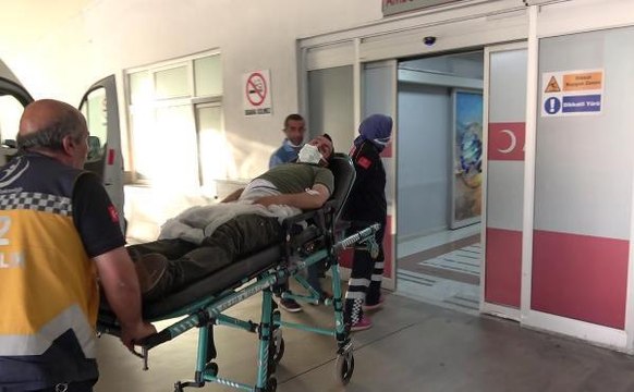 Son dakika haberi | BABA VE 2 OĞLU, EVLERİNİN ÖNÜNDE OTURURKEN SİLAHLI SALDIRIDA YARALANDI