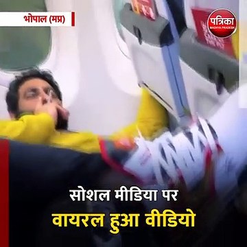भोपाल (मप्र): हवाई जहाज में सिगरेट पीते दिखा यह शख्स