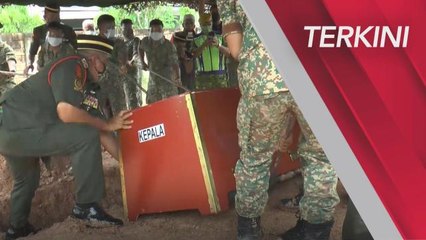 [TERKINI] Jenazah Allahyarham Lans Koperal Mohamad Azrin dikebumi