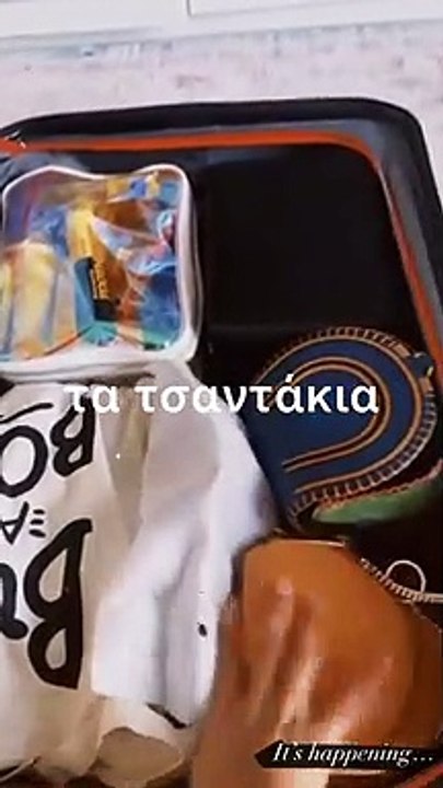 Μαίρη Συνατσάκη: Η εγκυμονούσα διακοπάρει και δεν πάει ο νους σου τι πήρε μαζί της!