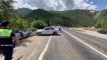 Son dakika haberi! Karabük'te iki otomobil kafa kafaya çarpıştığı kazada 5 kişi yaralandı