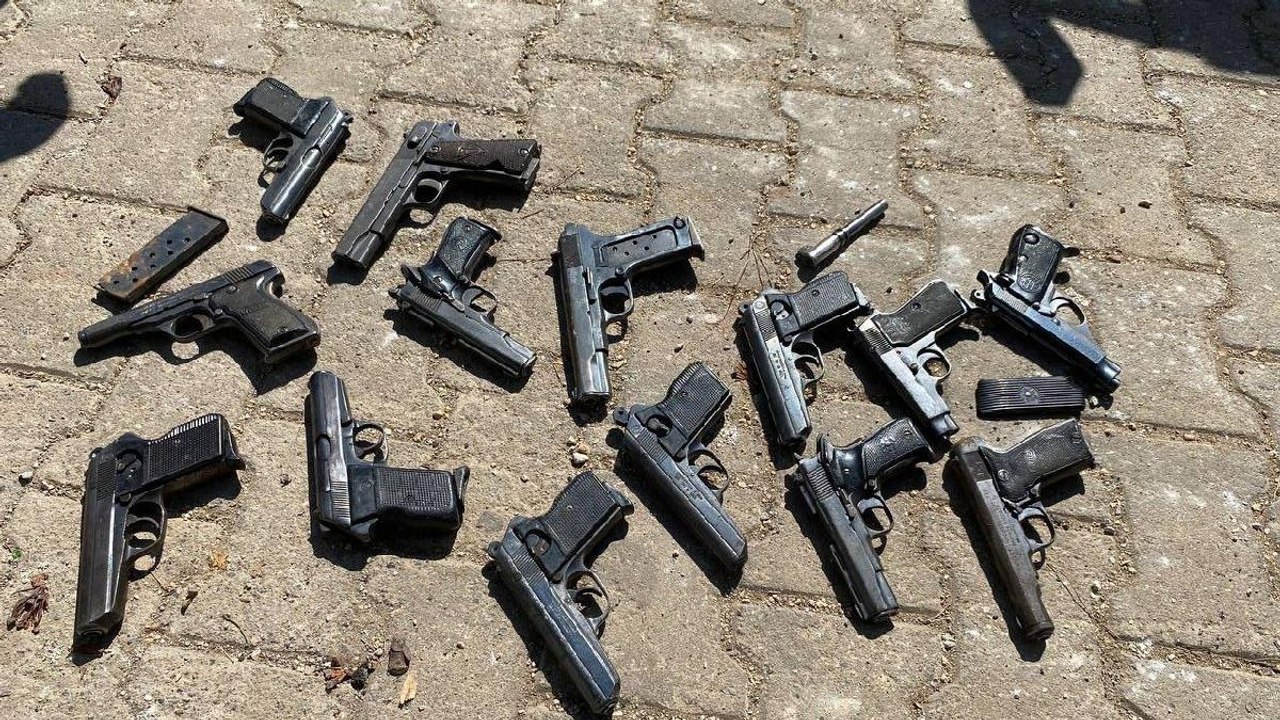 Otomobilden cephane çıktı