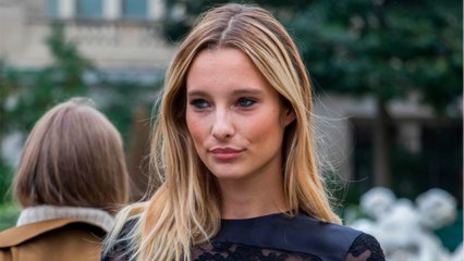 GALA VIDÉO - Ilona Smet maman : “petite balade” avec bébé, elle profite de son été ! (1)