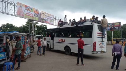 जान जोखिम में डालकर की यात्रा