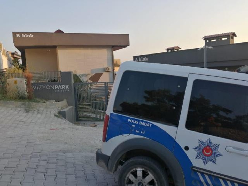 Son dakika gündem: Kuşadası Belediyesi İnsan Kaynakları ve Eğitim Müdürü, komşu kavgasında yaşamını yitirdi