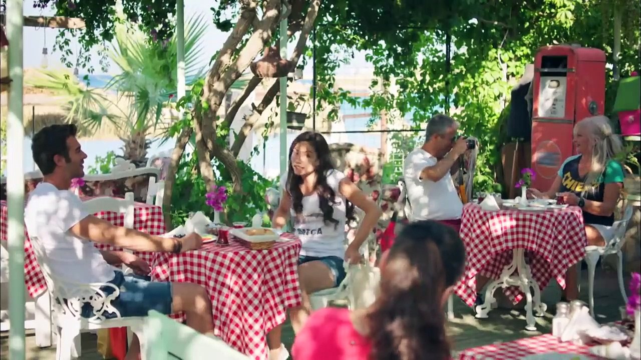 Con Olor a Fresas ( Çilek Kokusu ) Capitulo 7 completo audio en español