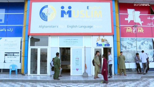 شاهد: عناصر من حركة طالبان ينتقلون من ساحات المعارك إلى المدارس