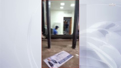 محتجز الرهائن في #بيروت يسلم نفسه بعد مفاوضات استمرت نحو 6 ساعات