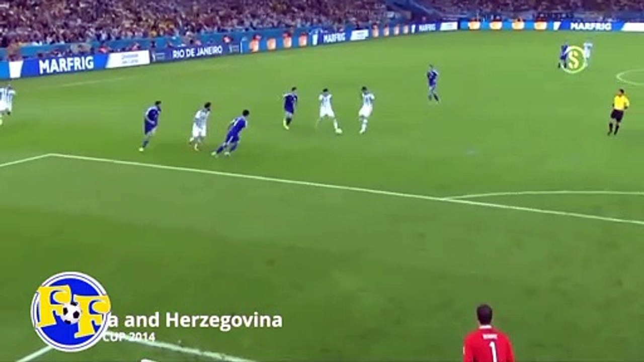 Lionel Messi Dribbling Skills Are Not Normal !