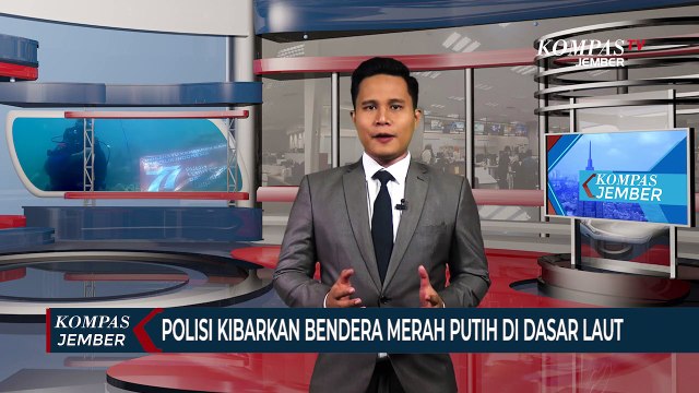 Polisi Kibarkan Bendera Merah Putih di Dasar Laut Selat Madura