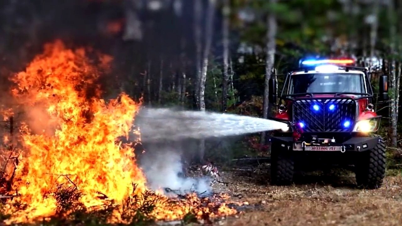 TOP 8 Camiones de Bomberos Más Inusuales y Superiores Del Mundo