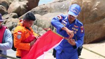 HUT RI Ke-77 Polairud Polres Karimun Kibarkan Bendera Di Pulau Terluar Indonesia