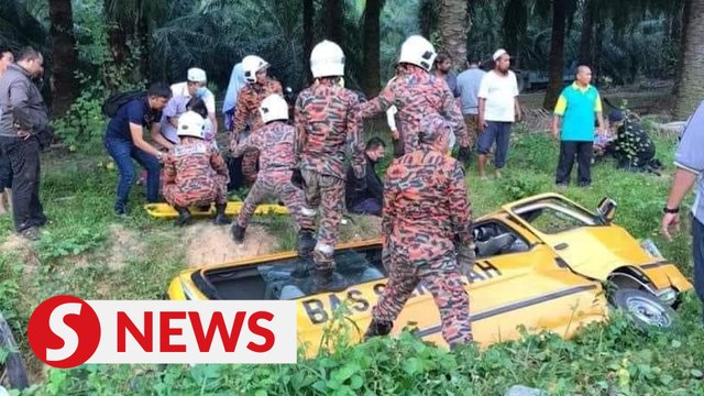 17 hurt after school van skidded into roadside drain