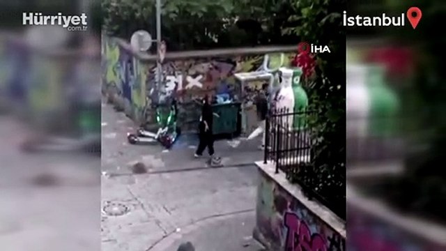 Sevgili çift kabusu kamerada: Mahalleliye sataşıp camını kırdılar