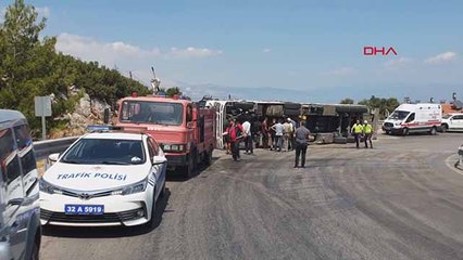 Yokuşu çıkamayan TIR yan yattı