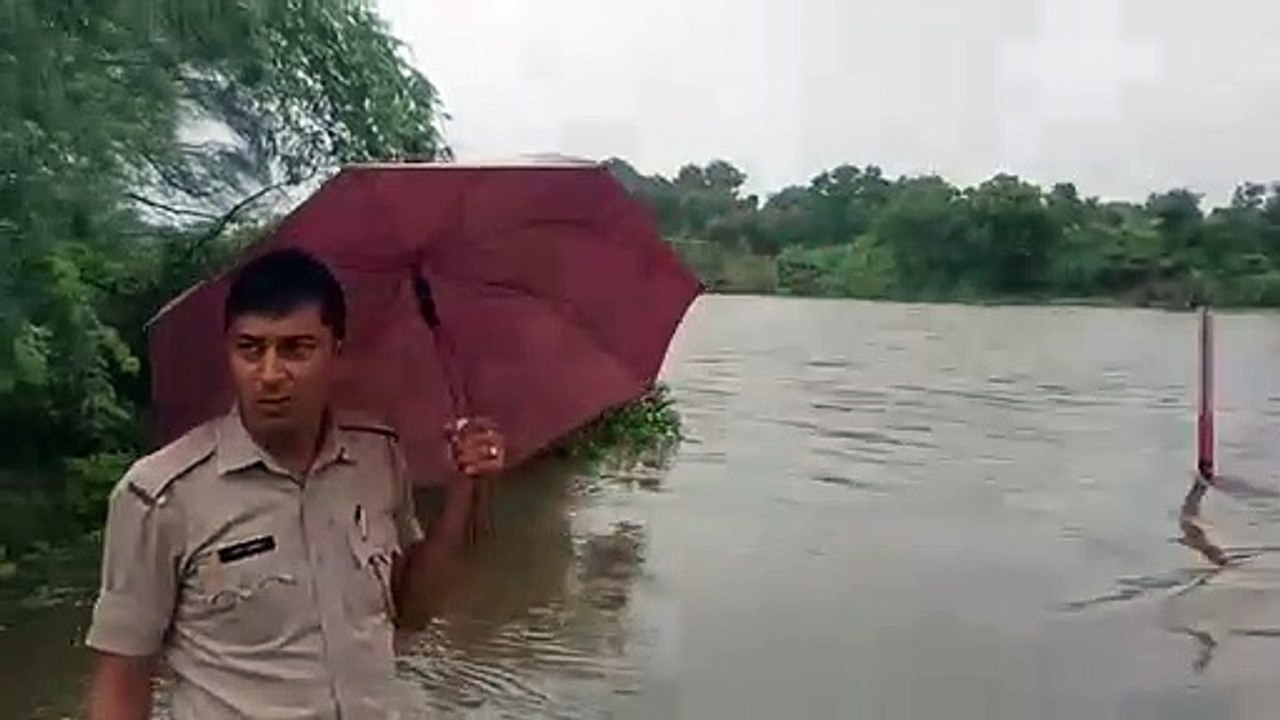 भीलवाड़ा में गोठड़ा बांध छलका, त्रिवेणी नदी ऊफा...