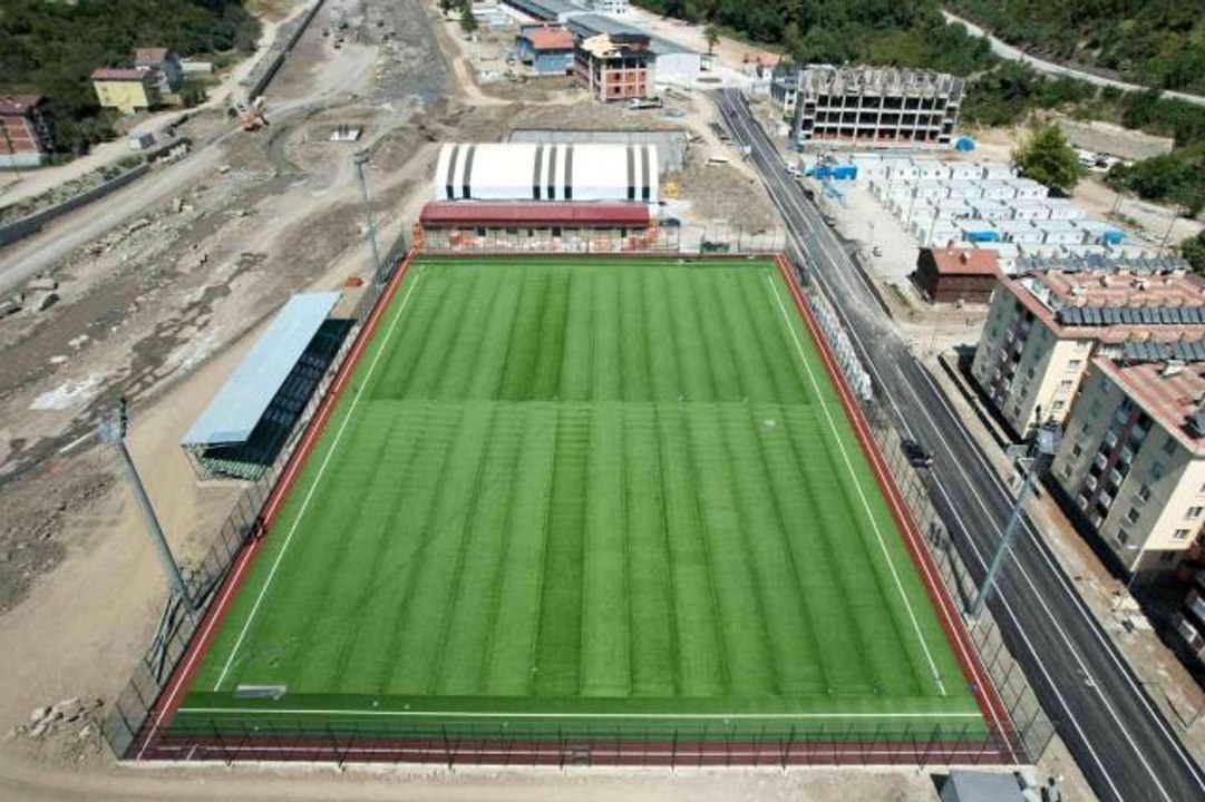 Kastamonu haber: Selde kullanılmaz hale gelmişti, Bozkurt Futbol Sahası afetin yıl dönümünde yeniden ilçeye kazandırıldı- Bozkurt'un yeni futbol sahası havadan...