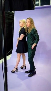 Julien Doré a répondu à un internaute critique de sa photo avec Louane. @ Instagram / Julien Doré.