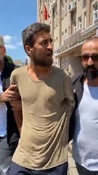 Son dakika haber... EŞİNİ ÖLDÜRÜP, SOSYAL MEDYADAN 'GURURLU HİSSEDİYOR' PAYLAŞIMI YAPAN ŞÜPHELİ TUTUKLANDI