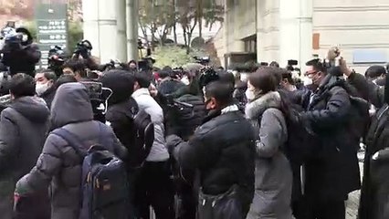 Condenado por corrupção; indultado para ajudar a superar crise