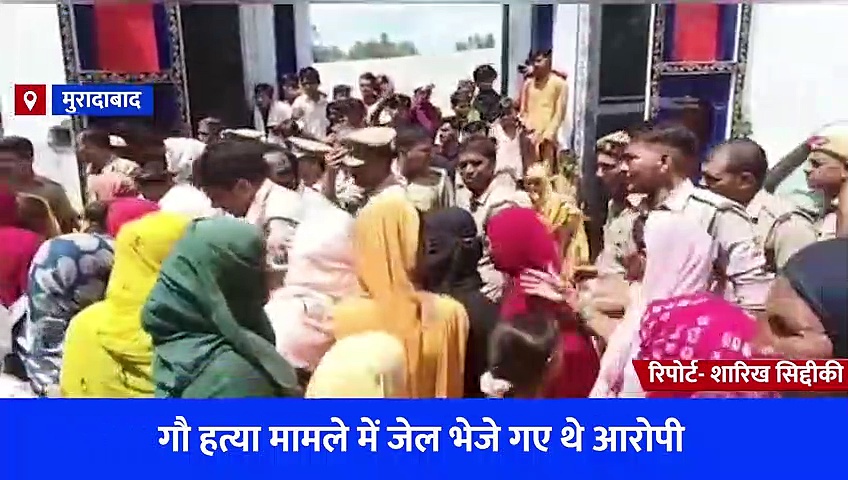 मुरादाबाद पुलिस को ग्रामीणों के सामने देना पड़ा सच का सबूत, दफन पशु के शव को फिर से निकलवाया